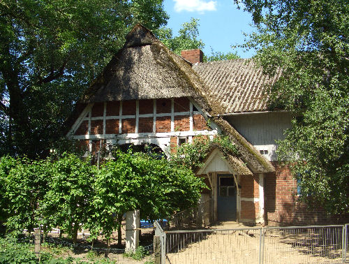 Haus4.jpg (141765 Byte)
